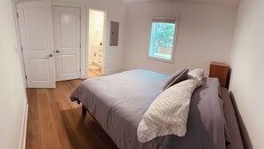 3 habitaciones, tabla de planchar con plancha, wifi y ropa de cama 