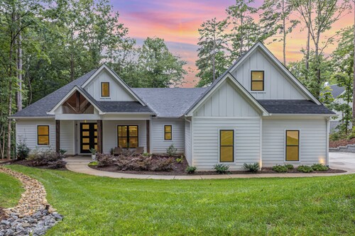 Ultimate Lake Norman Getaway - 6BR, Pool, Fire Pit, Kayaks, & Boat Dock