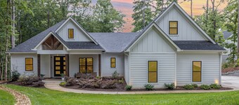 Spacious 6-Bed Lakefront Retreat with Pool, Jacuzzi & Private Dock