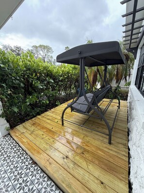 Terrace/patio - 3Bd/2ba House GRILL and FENCED YARD-nr North Shore Aquatics. (St. Petersburg)