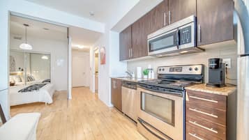 Cortinas blackout, tabla de planchar con plancha y wifi gratis