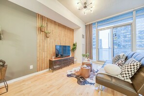 City Condo, Balcony, City View | Blackout drapes, iron/ironing board, free WiFi - Maple Suites Toronto Downtown (Toronto)