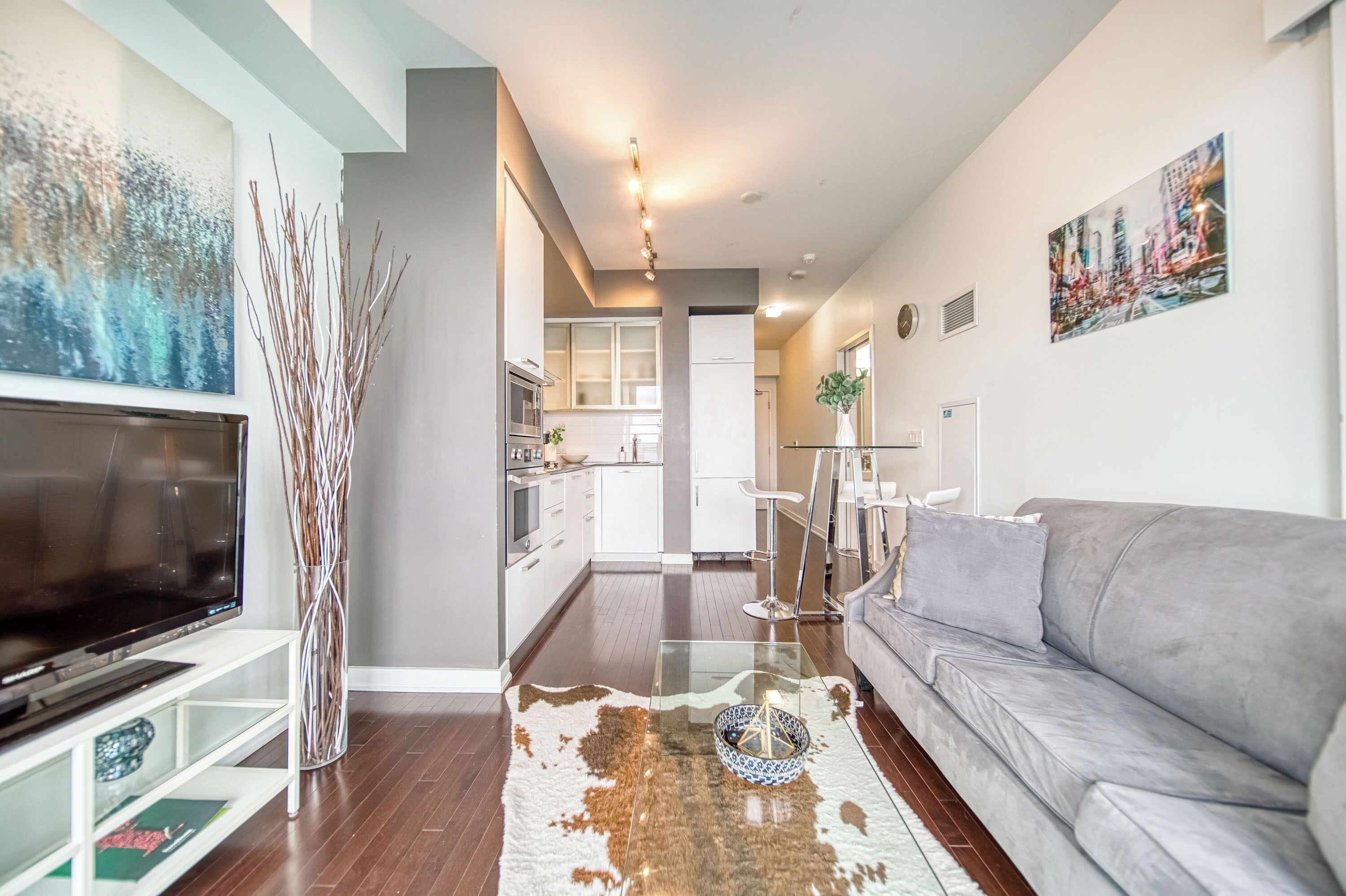 Cortinas blackout, tabla de planchar con plancha y wifi gratis 