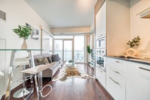 Cortinas blackout, tabla de planchar con plancha y wifi gratis 