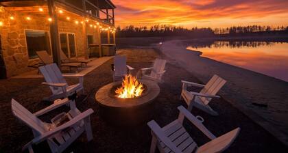 Stone Cottage - Lakefront/Beach/Arcade/HotTub/MassageChair/2 Kings/Near WI Dells