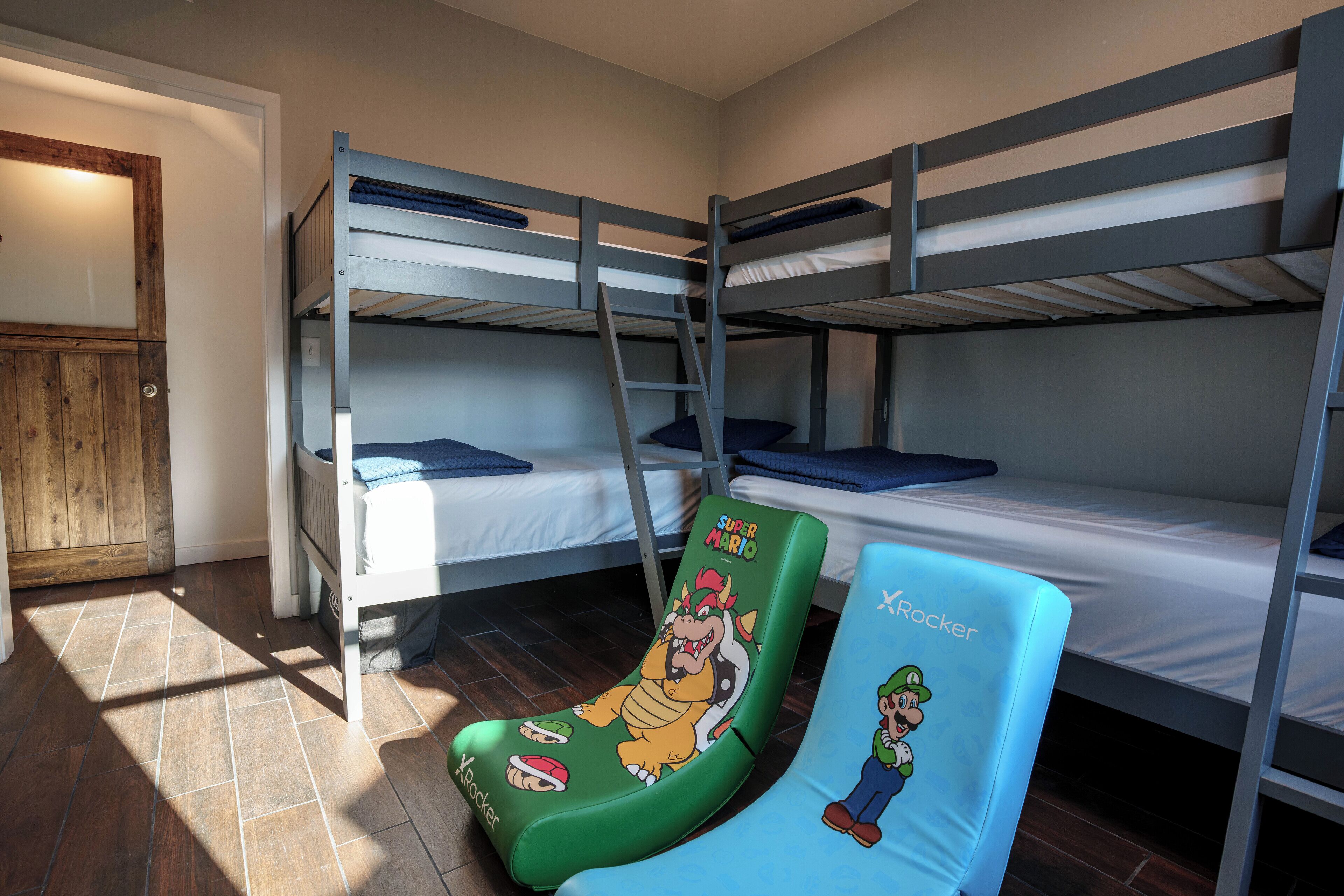 4 bedrooms, desk, iron/ironing board, travel cot