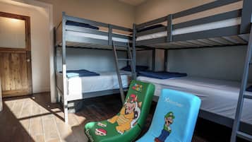 4 bedrooms, desk, iron/ironing board, travel crib