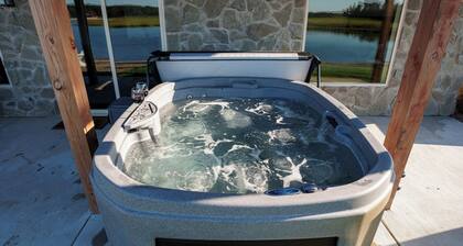 Stone Cottage - Lakefront/Beach/Arcade/HotTub/MassageChair/2 Kings/Near WI Dells