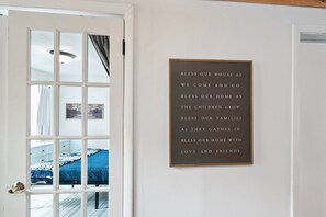 4 bedrooms, iron/ironing board, WiFi, bed sheets