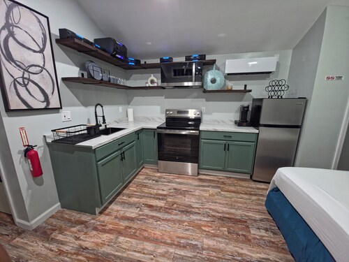 Charming 1-bedroom cabin in welcoming Florence with AC and heating