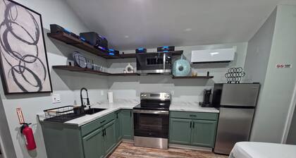 Charming 1-bedroom cabin in welcoming Florence with AC and heating