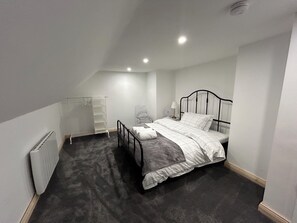 3 habitaciones, tabla de planchar con plancha y acceso a internet