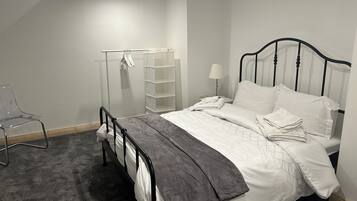 3 bedrooms, iron/ironing board, free WiFi, bed sheets