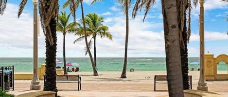 Camastros y toallas de playa