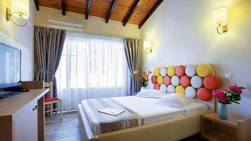 In-room safe, soundproofing, free WiFi