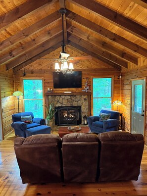 Interior - Cabin perfectly located for exploring all that Blue Ridge has to offer (Blue Ridge)