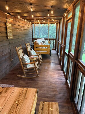 Interior - Cabin perfectly located for exploring all that Blue Ridge has to offer (Blue Ridge)