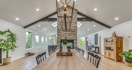 Luxe Ruidoso Retreat | Hot Tub & Scenic Views