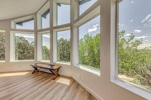 Interior - Luxe Ruidoso Retreat | Hot Tub & Scenic Views (Ruidoso)