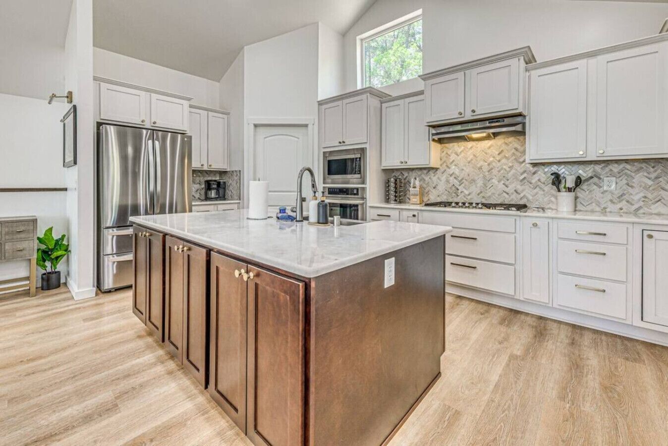 Refrigerador, microondas, horno y parrilla de estufa 