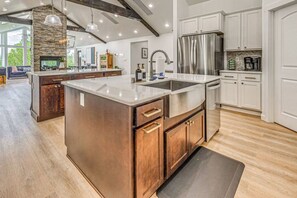 Fridge, microwave, oven, stovetop - Luxe Ruidoso Retreat | Hot Tub & Scenic Views (Ruidoso)