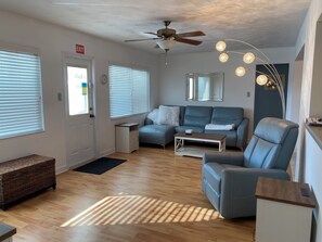 Smart TV - Beautiful Private Pool, Close to Award Winning Beaches (Largo)