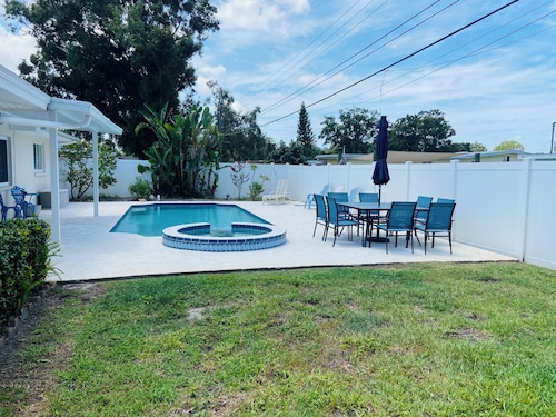 Beautiful Private Pool, Close to Award Winning Beaches