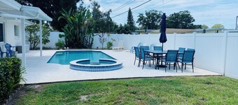 Beautiful Private Pool, Close to Award Winning Beaches