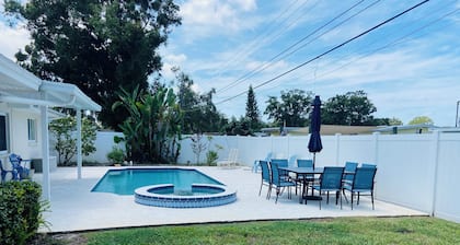 Beautiful Private Pool, Close to Award Winning Beaches