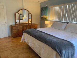 3 bedrooms, iron/ironing board, free WiFi, bed sheets - Beautiful Private Pool, Close to Award Winning Beaches (Largo)