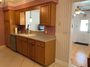 Interior - Beautiful Private Pool, Close to Award Winning Beaches (Largo)