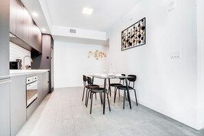 Condo Elite, ban công, quang cảnh thành phố | Phòng ăn