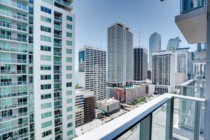 Deluxe studio suite, balkon, uitzicht op stad | Uitzicht vanaf balkon