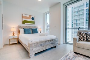 In-room safe, desk, laptop workspace, blackout drapes - Miami Downtown Vacation Suites (Miami)