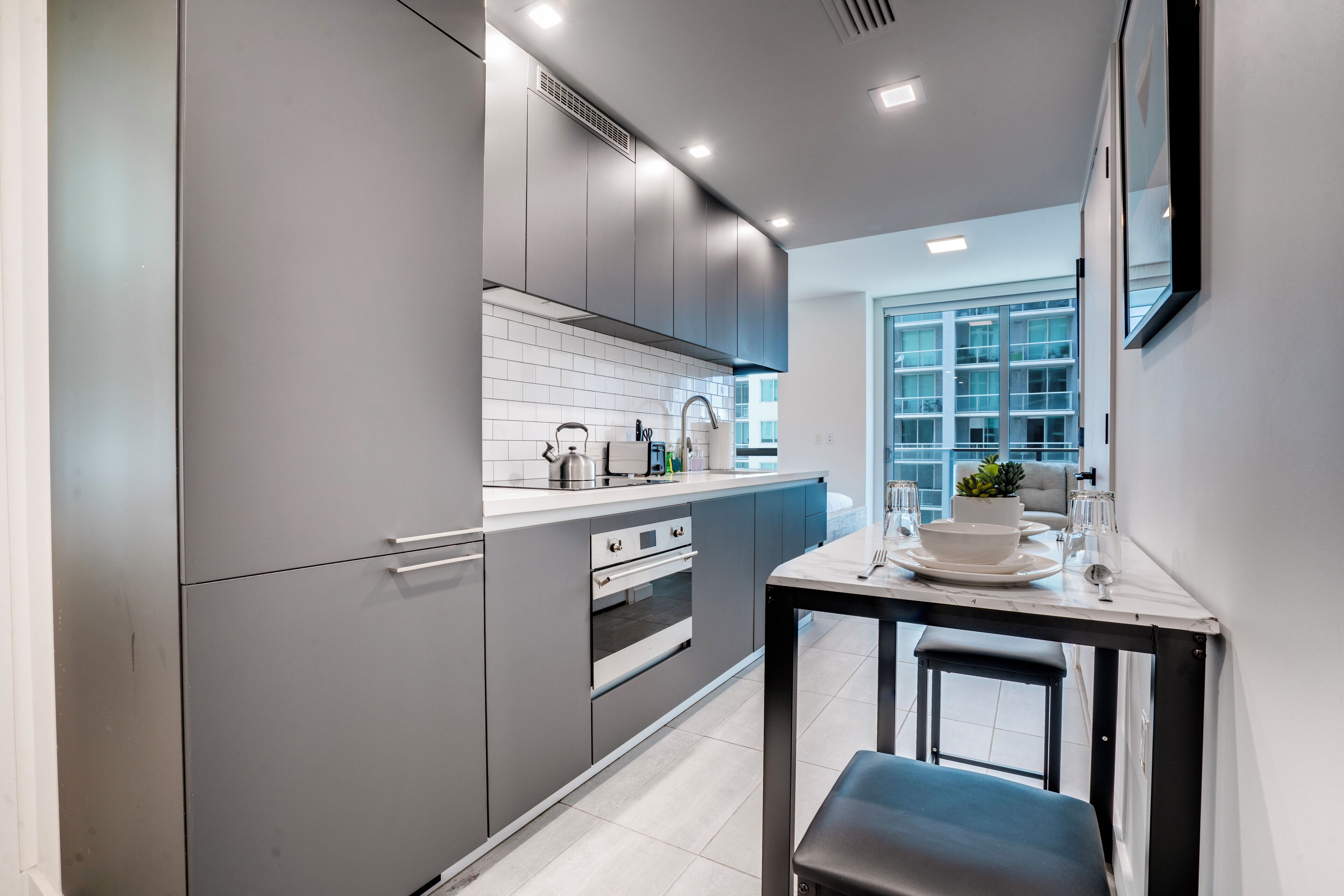 تناول الطعام داخل الغرفة