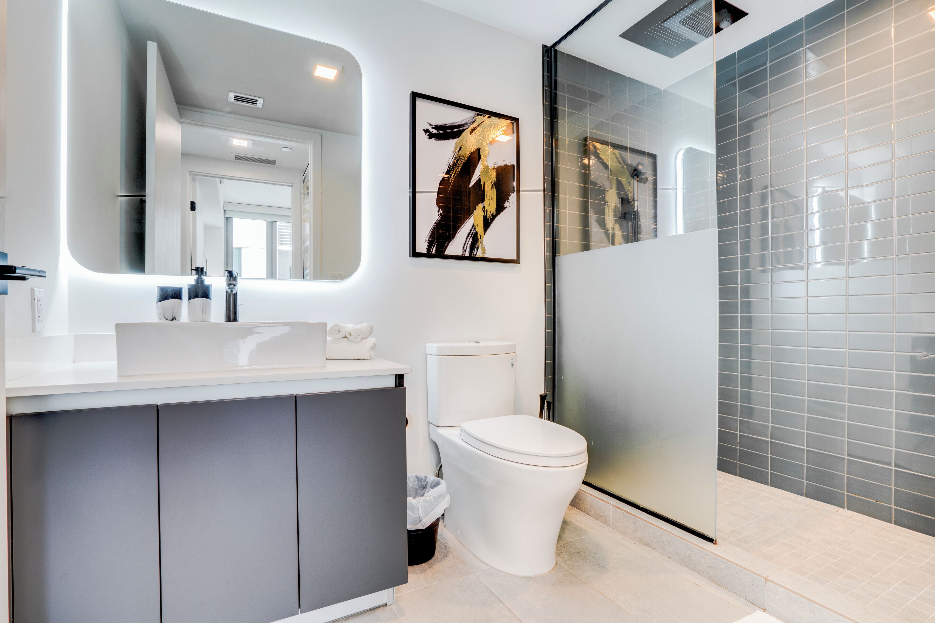Elite Condo, Balcony, City View | Bathroom