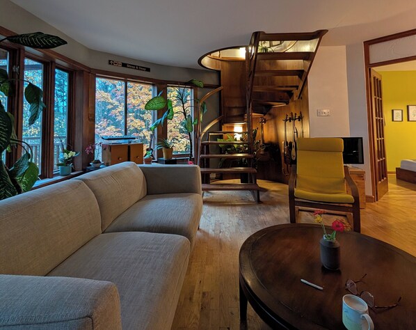 Smart TV - Maison du luthier - 2 km from Val-David village, in the middle of the forest! Ideal for families (Val-David)