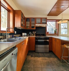 Private kitchen - Maison du luthier - 2 km from Val-David village, in the middle of the forest! Ideal for families (Val-David)