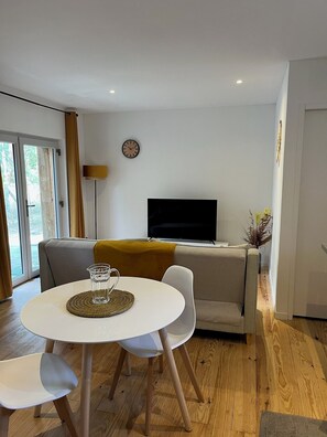 Dining - Lodging P'TIT GÎTE Domaine de Pinsol (Campet-et-Lamolère)