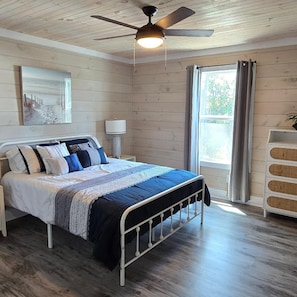 3 makuuhuonetta, silitysrauta/-lauta, internet, vuodevaatteet