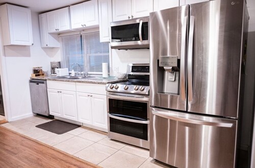 5-Star Home in amazing location! 3Brm w/ 3Bth Gem.