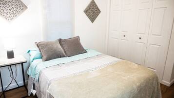 3 bedrooms, desk, iron/ironing board, free WiFi