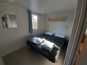 2 bedrooms, iron/ironing board