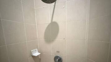 Bidet, serviettes fournies, savon