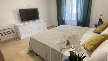 4 Schlafzimmer, BĂŒgeleisen/BĂŒgelbrett, WLAN