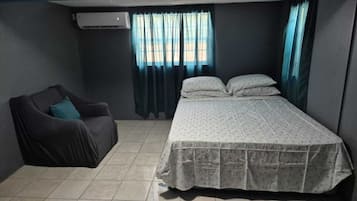 2 habitaciones, tabla de planchar con plancha, wifi y ropa de cama