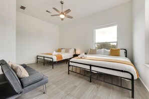 Apartamento Deluxe, balcón, vistas a la ciudad | Escritorio y espacio para trabajar con un portátil