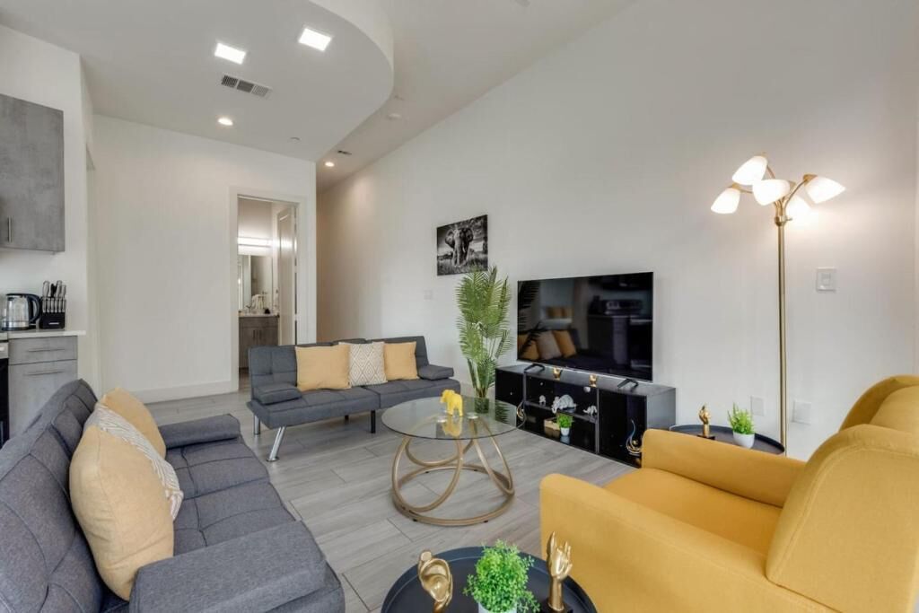 Deluxe appartement, balkon, uitzicht op stad | Woonruimte | Een computerscherm