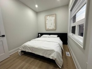 2 slaapkamers, een strijkplank/strijkijzer, wifi, beddengoed