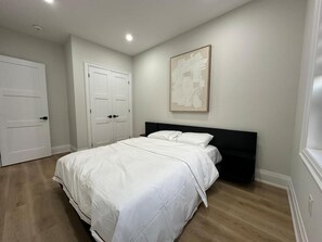 2 chambres, fer et planche à repasser, Wi-Fi, draps fournis